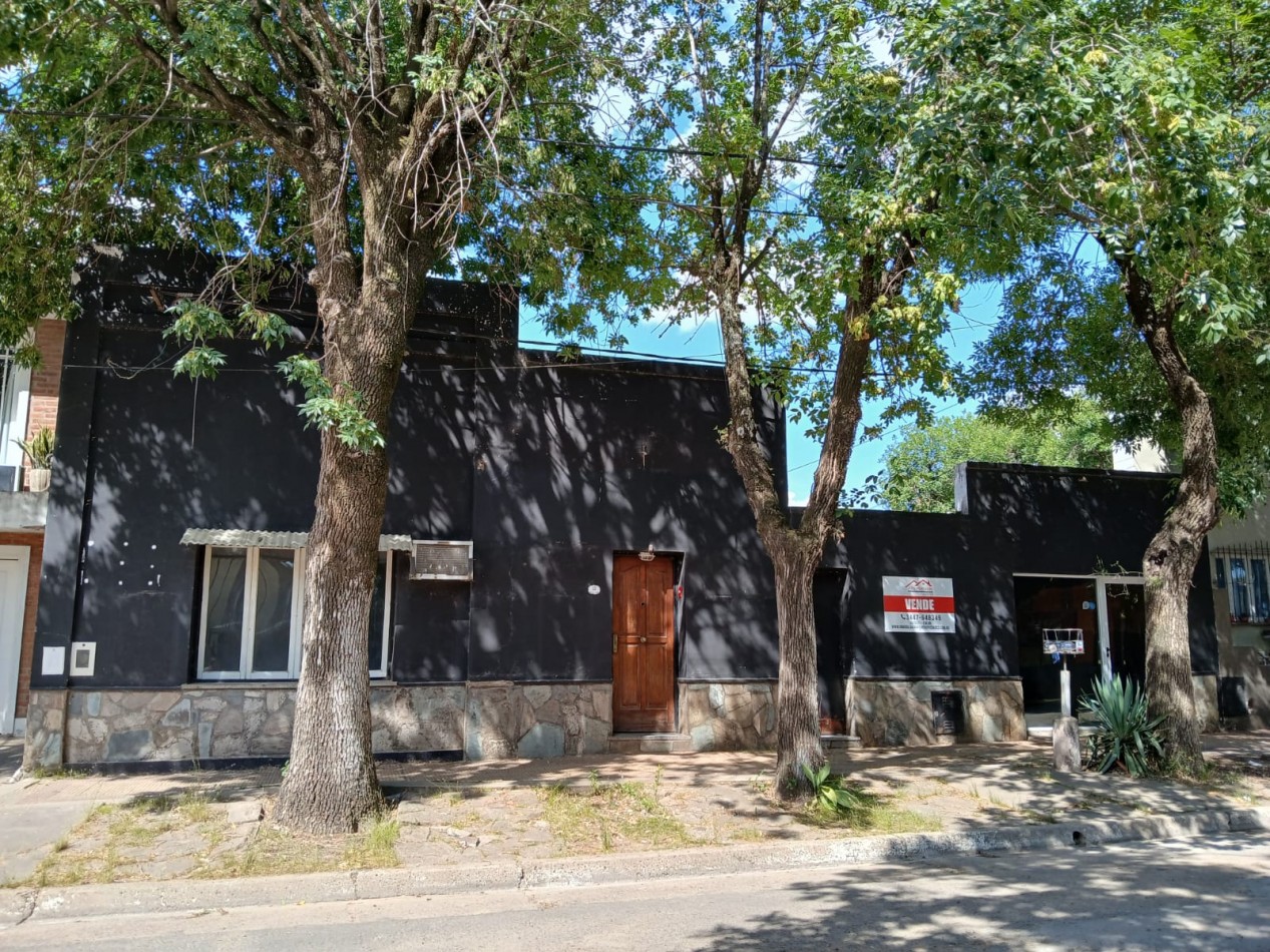 EN VENTA - CASA CENTRICA - A RECICLAR