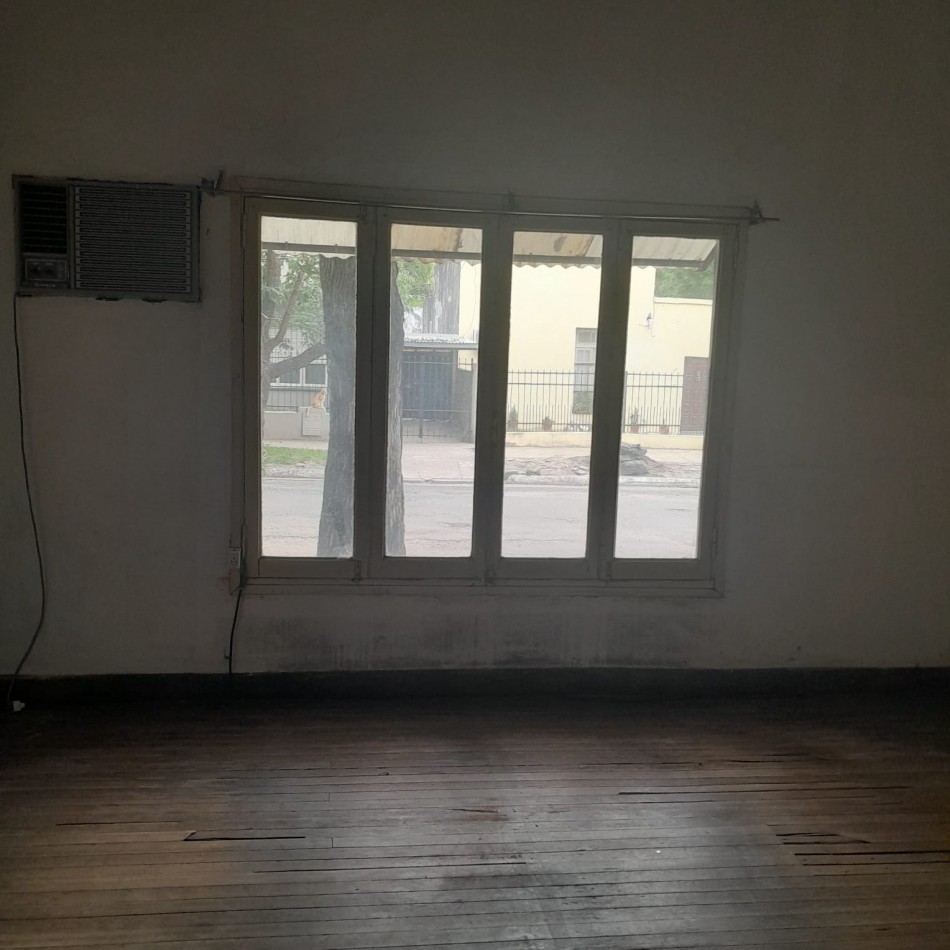 EN VENTA - CASA CENTRICA - A RECICLAR