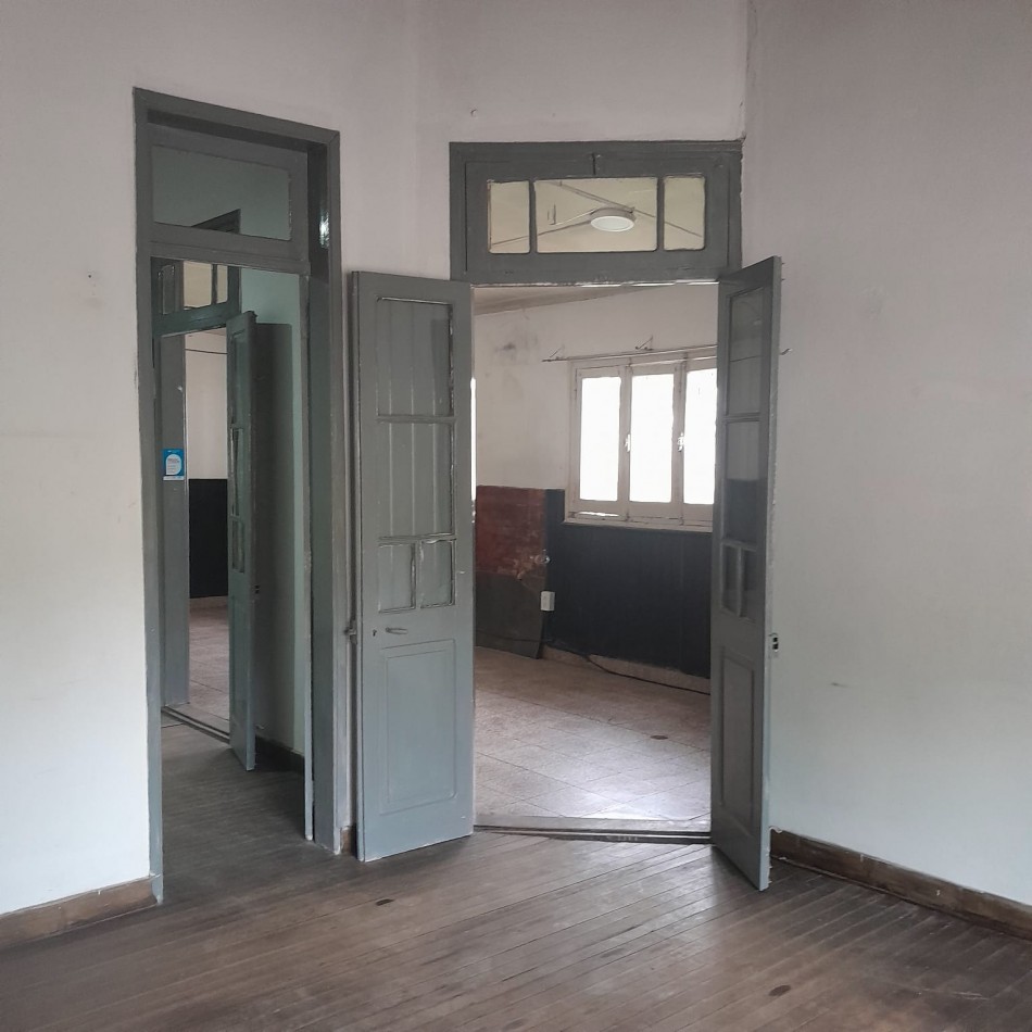 EN VENTA - CASA CENTRICA - A RECICLAR