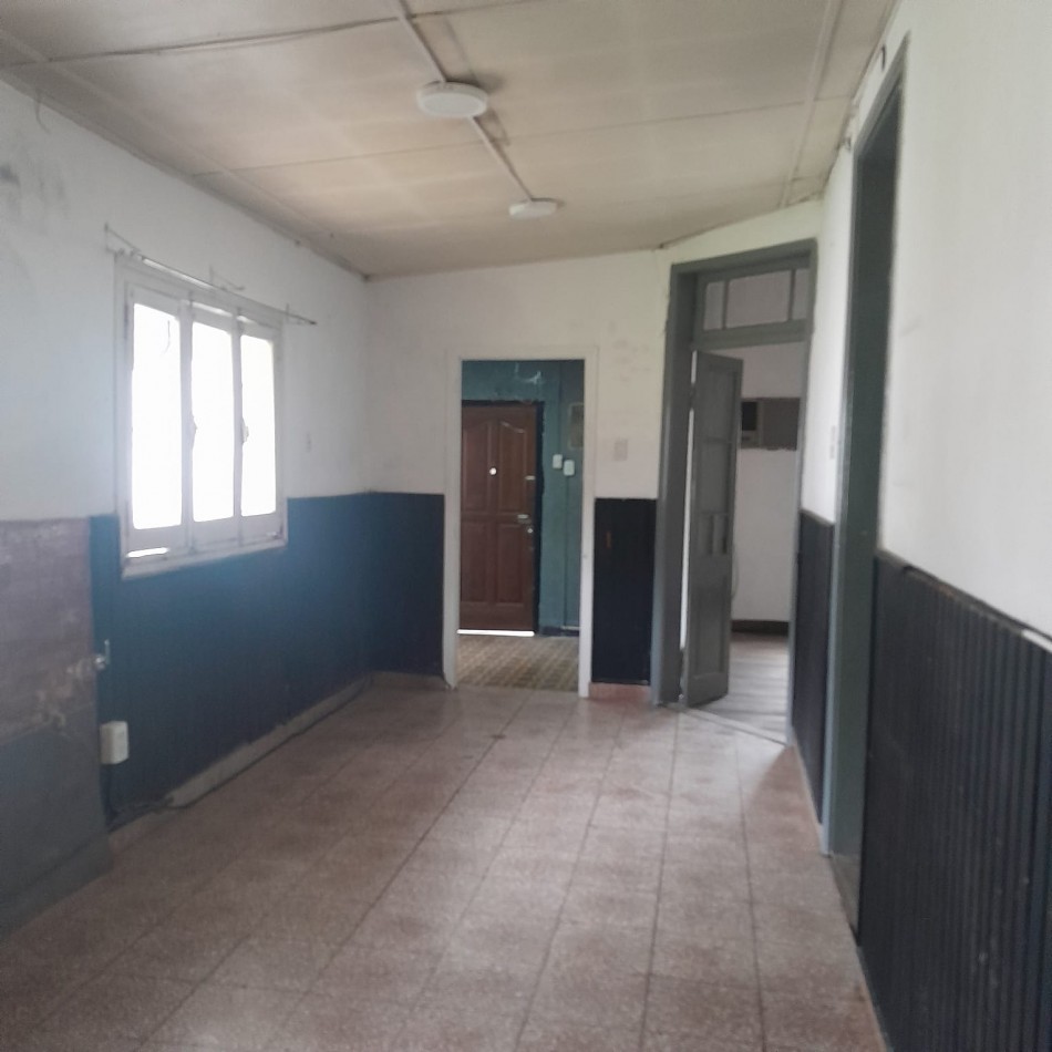 EN VENTA - CASA CENTRICA - A RECICLAR