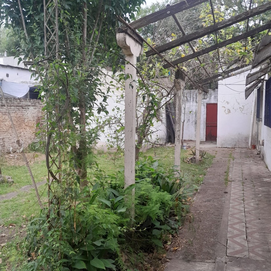 EN VENTA - CASA CENTRICA - A RECICLAR