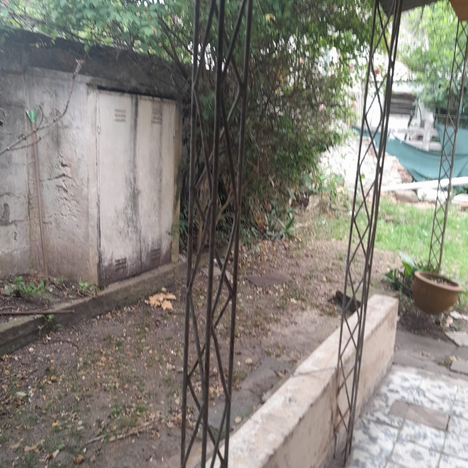 EN VENTA - CASA CENTRICA - A RECICLAR