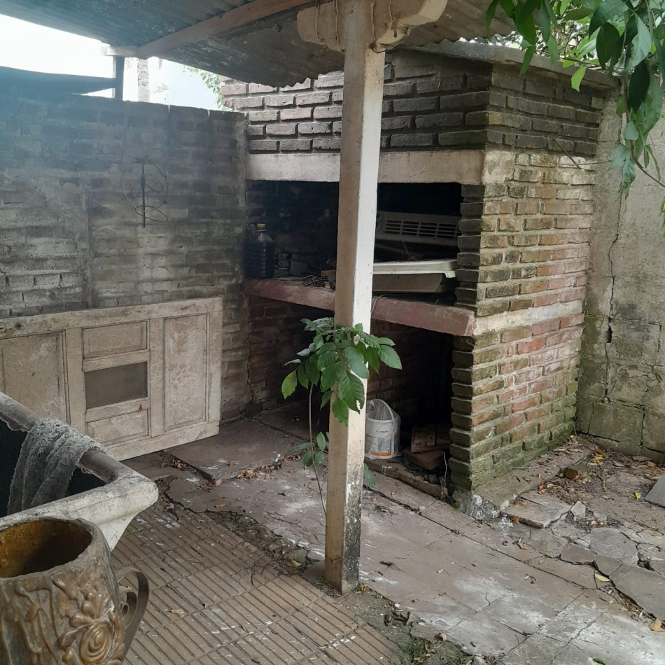 EN VENTA - CASA CENTRICA - A RECICLAR