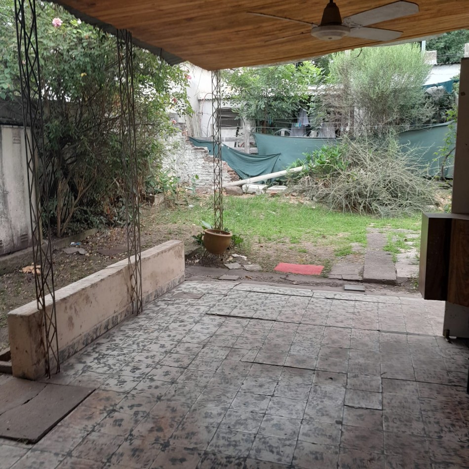 EN VENTA - CASA CENTRICA - A RECICLAR