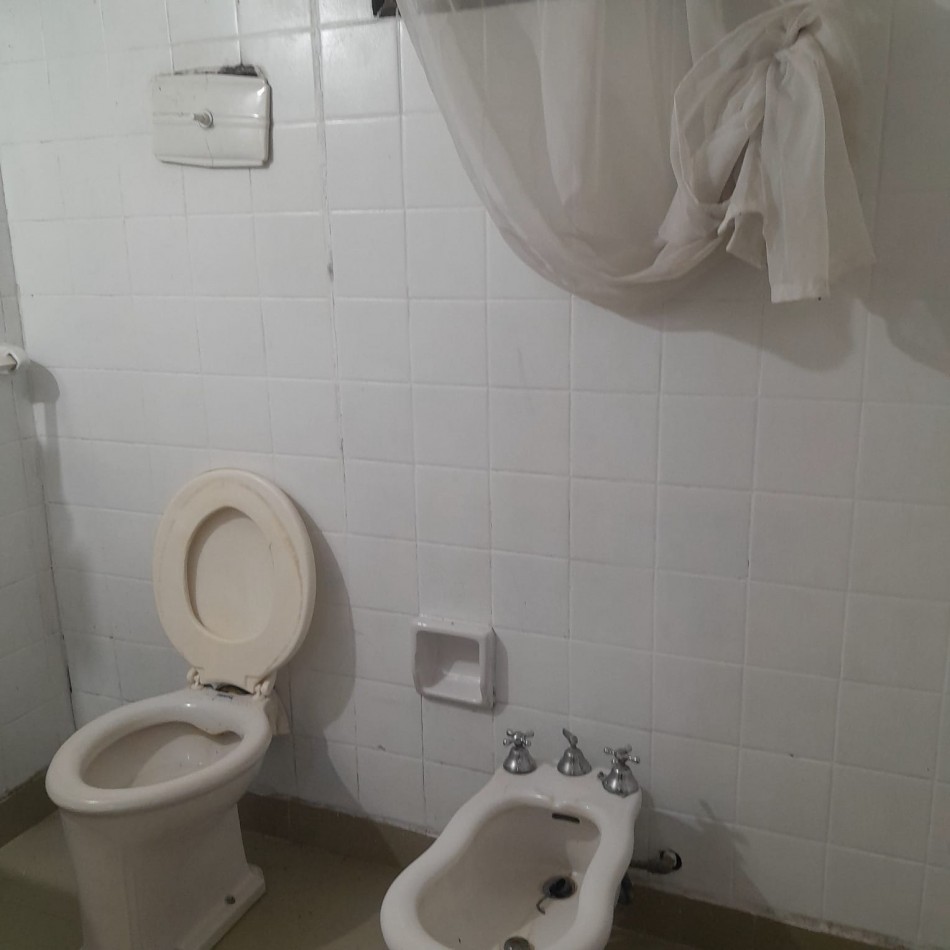 EN VENTA - CASA CENTRICA - A RECICLAR