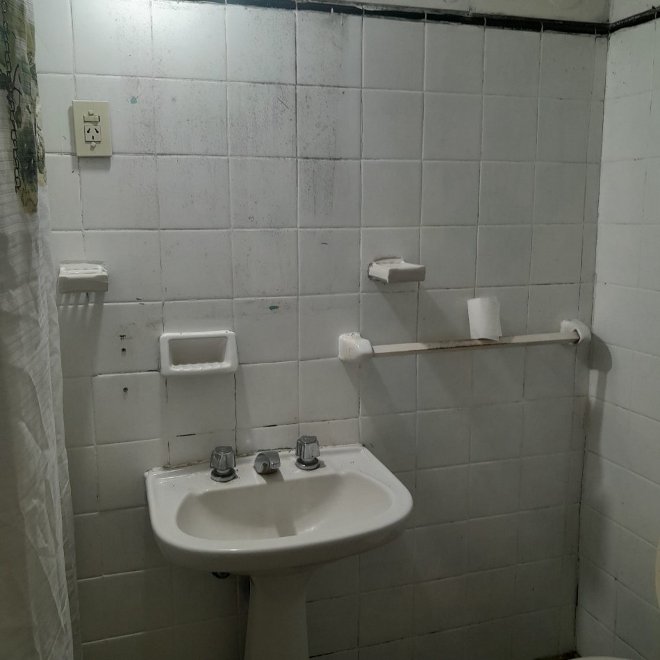 EN VENTA - CASA CENTRICA - A RECICLAR