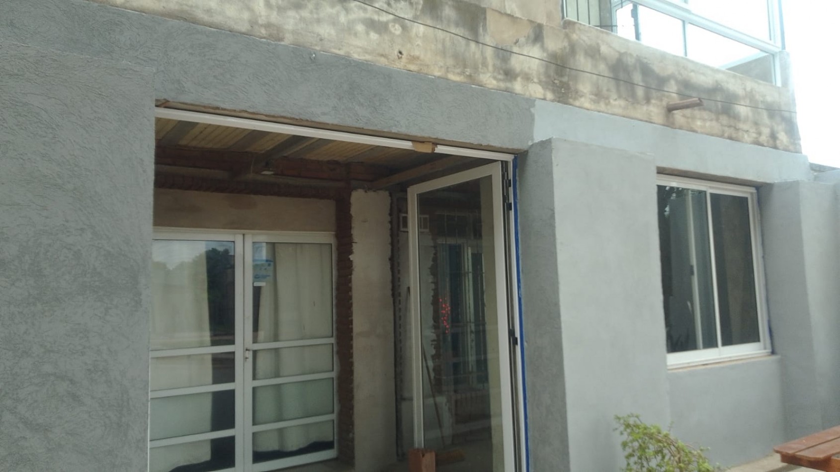 VENTA - LOCAL COMERCIAL CON DEPARTAMENTO - ZONA EXPANSION COMERCIAL