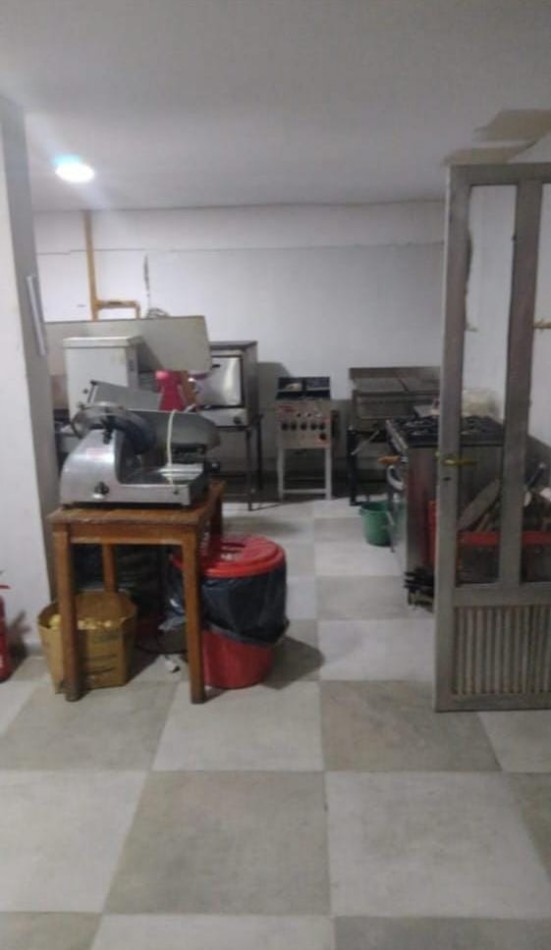 VENTA - LOCAL COMERCIAL CON DEPARTAMENTO - ZONA EXPANSION COMERCIAL